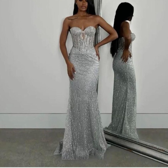 Dresses & Skirts - Elegant Silver Strapless Evening Gown